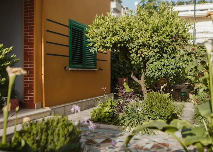 Rare Durres Apartment With Private Parking & Garden
