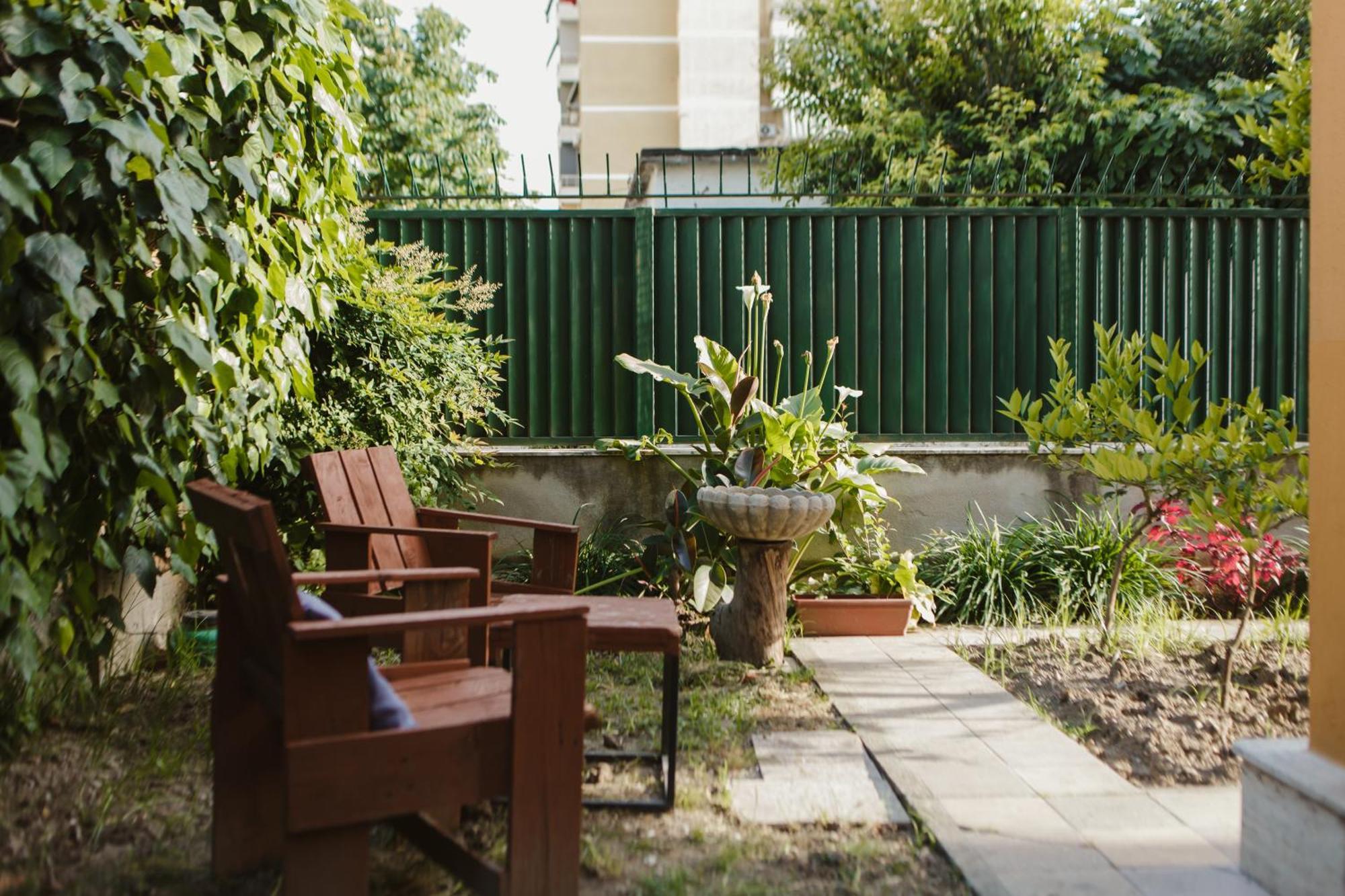 Rare With Private Parking & Garden Apartment *
