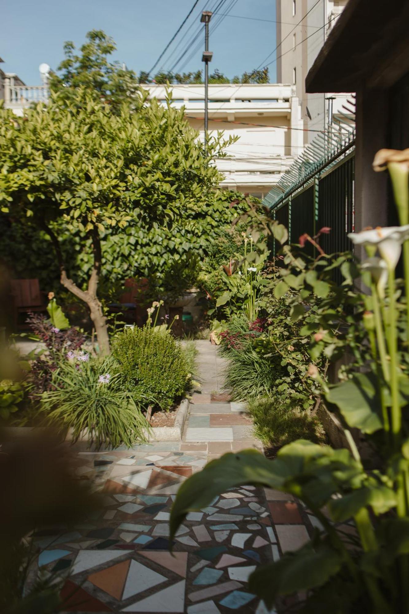 Rare With Private Parking & Garden Apartment Durrës