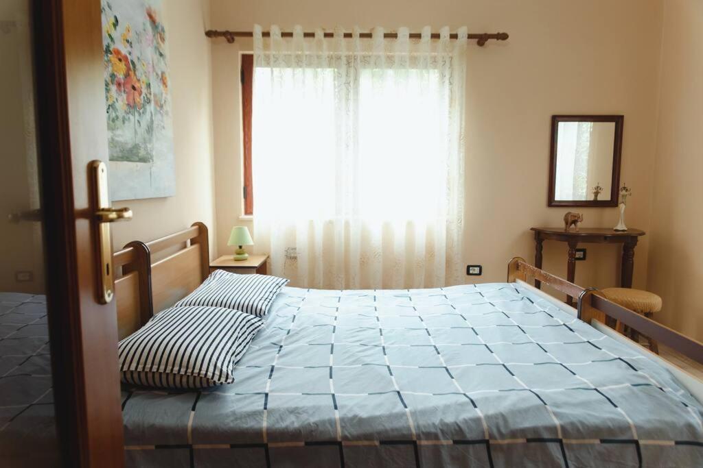 Rare With Private Parking & Garden Apartament *