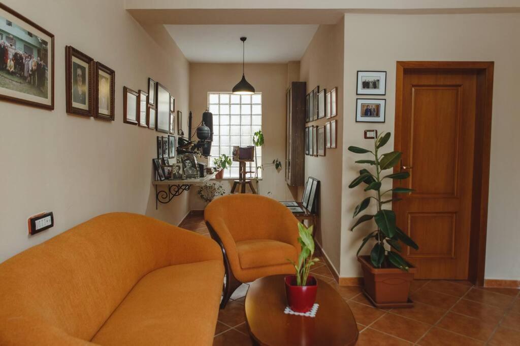 Rare With Private Parking & Garden Durrës